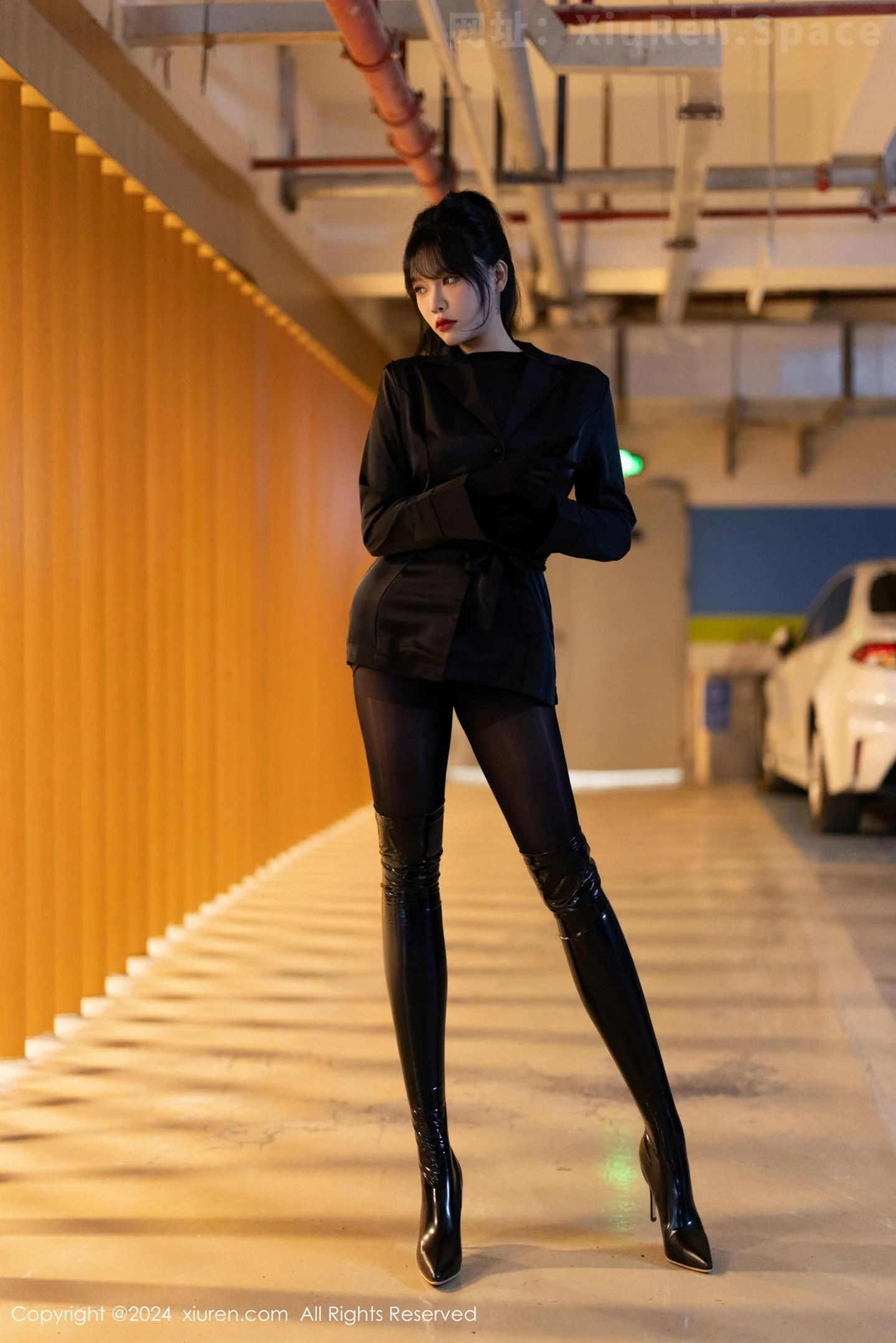 图片[3]-[XiuRen秀人网] VOL.9275 模特娜比黑色外套配黑长靴露超薄连体黑丝秀凹凸身材诱惑写真90P-秀人网官方网站